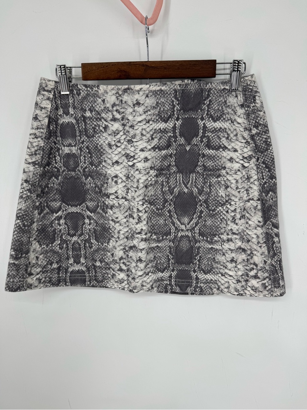 BDG Urban Outfitters Snakeskin Print Mini Skirt Preppy Fall Neutral Size Medium